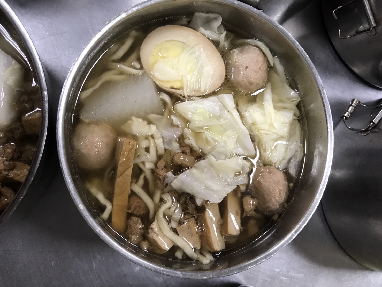 肉燥公仔麵+貢丸、滷蛋